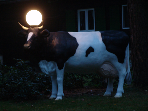 Kuh, "Antonia von der Alm", Hoflampe, schwarz weiss, 220cm / HAEIGEMO - HAUSEIGENES MODELL