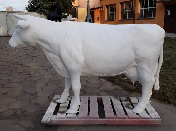 Kuh, "Mirinda", ohne Struktur, grundiert zum bemalen, 250cm