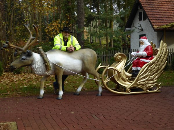 Weihnachtsmann mit Schlitten und Rentier, ca. 400cm