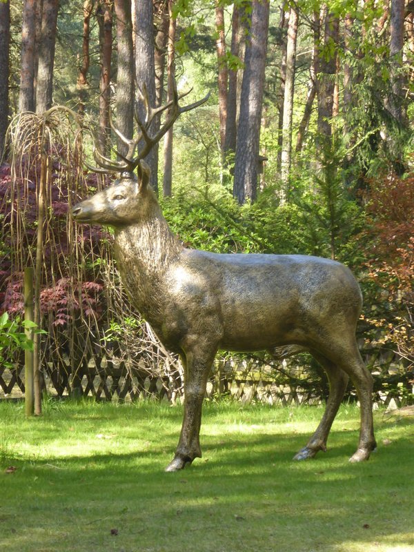 Hirsch "Heinrich", bronzefarben lackiert, 195cm