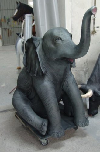 Elefant, "Jasper", sitzend, 150cm
