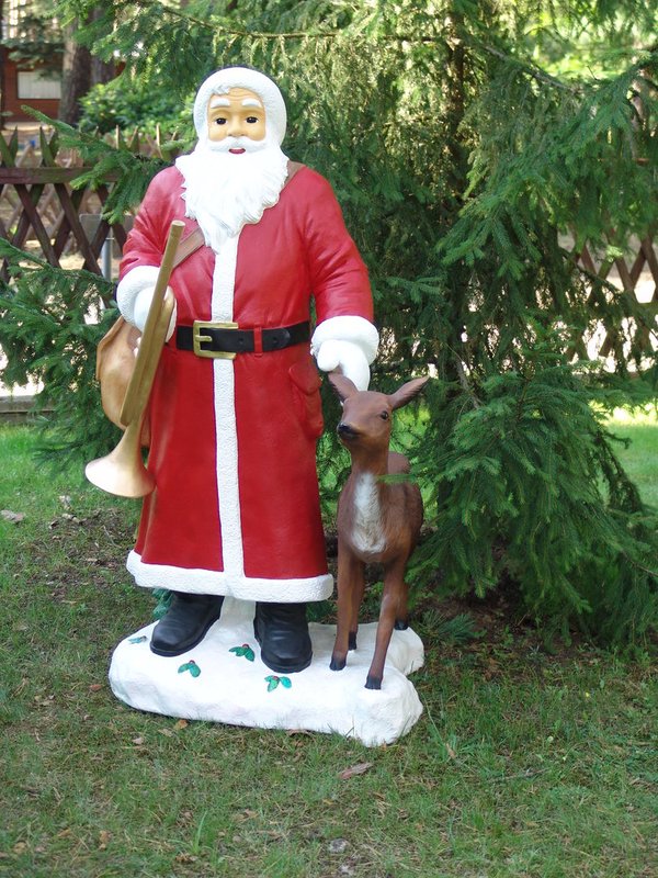 Weihnachtsmann, stehend mit Reh, 150cm