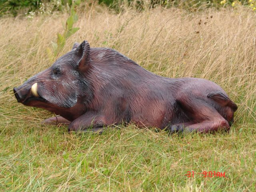 Wildschwein, liegend, Kunstharz, 98cm