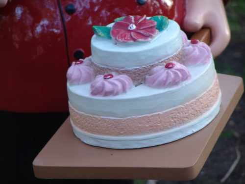 Bäcker mit Torte, 130cm / HAEIGEMO, mit Glasfaser