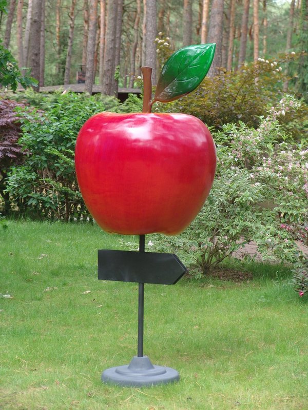 Obst,  Apfel mit Standfuss und Wegweiser, 160cm