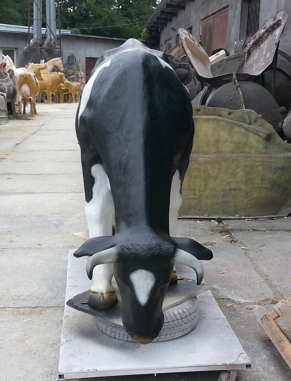 Kuh, "Cora", schwarz weiß, grasend, 220cm