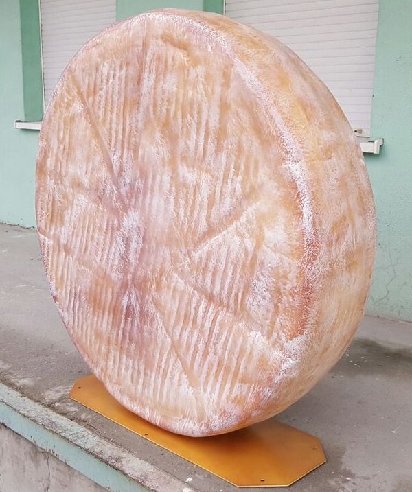 Käse, Käserad mit Standfuß, 120cm