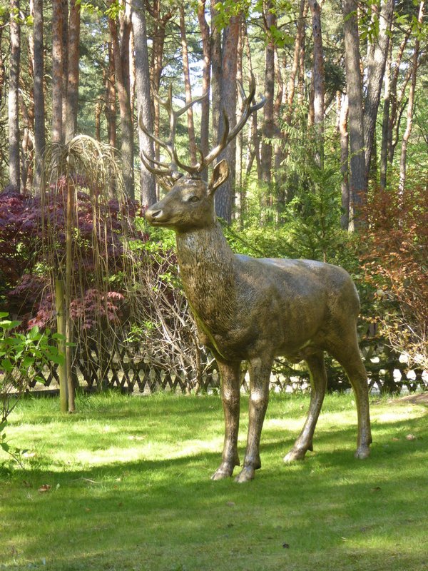 Hirsch "Heinrich", bronzefarben lackiert, 195cm