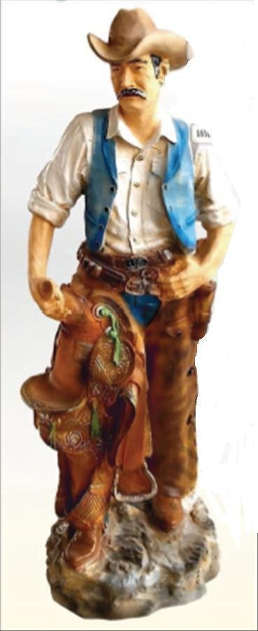 Cowboy mit Sattel an der Seite, 176cm