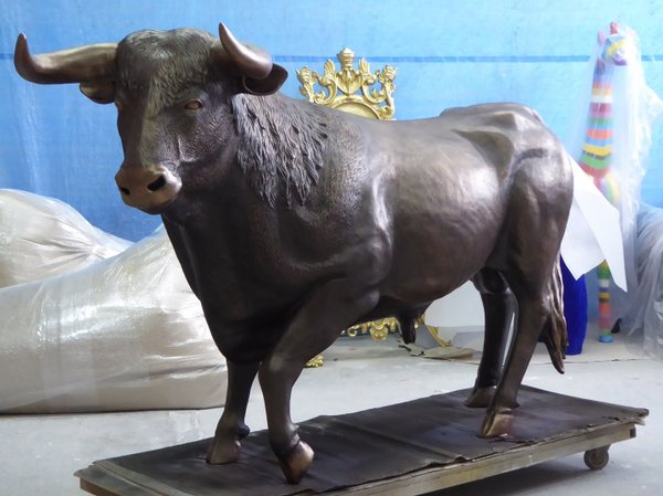 Bulle, Stier, "Carlos", bronze Farben lackiert, 237cm