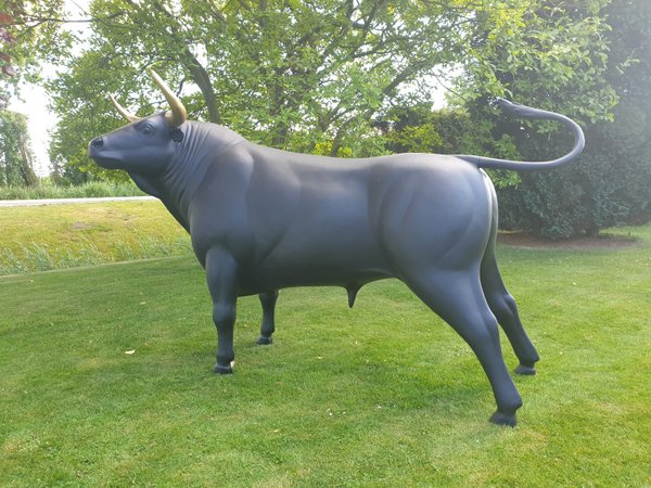 Stier, Spanischer Stier "Alfonso", schwarz matt, mit goldlackiertem Horn, 300cm,  HAEIGEMO