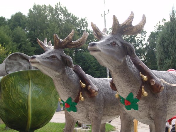 Weihnachtsmann mit 2 Rentiere und Schlitten aus Holz, 295cm