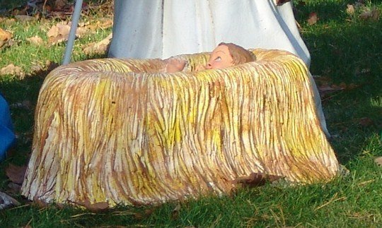 Krippenfigur, "Jesuskind im Heu Bett", Kunstharz, 52cm