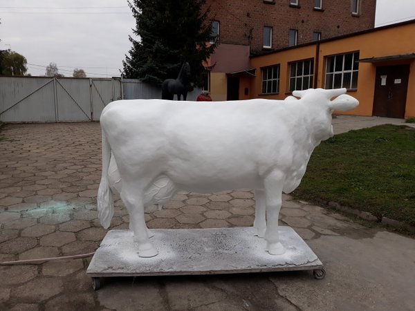 Kuh, "Laura von der Alm", Simmentaler Horn, grundiert, 220cm, HAEIGEMO